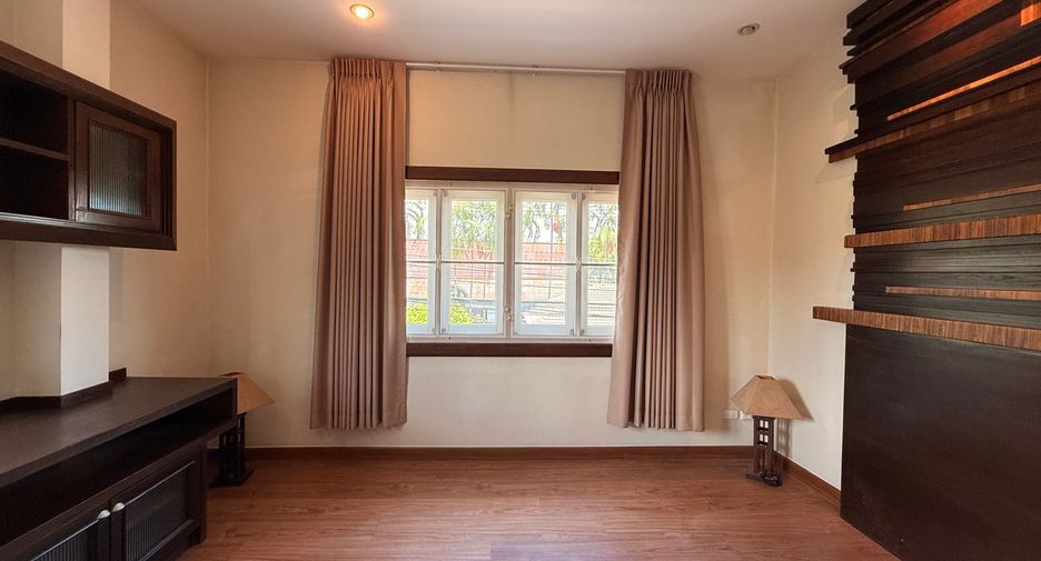Haus zur Miete mit 4 Zimmer in Mueang Chiang Mai, Chiang Mai