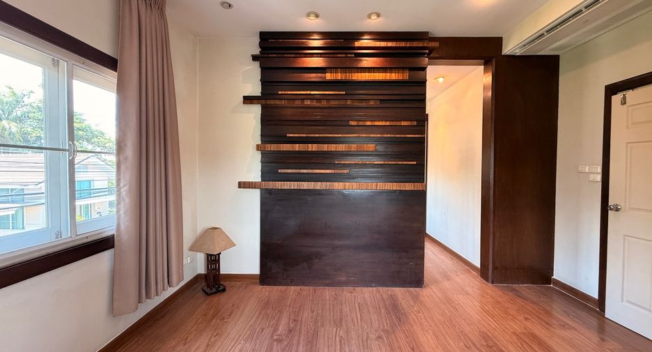 Haus zur Miete mit 4 Zimmer in Mueang Chiang Mai, Chiang Mai