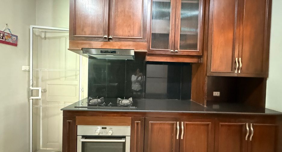 Haus zur Miete mit 4 Zimmer in Mueang Chiang Mai, Chiang Mai