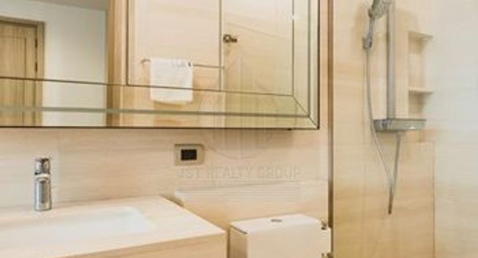 For sale 2 bedrooms condo in Khlong Toei, Bangkok