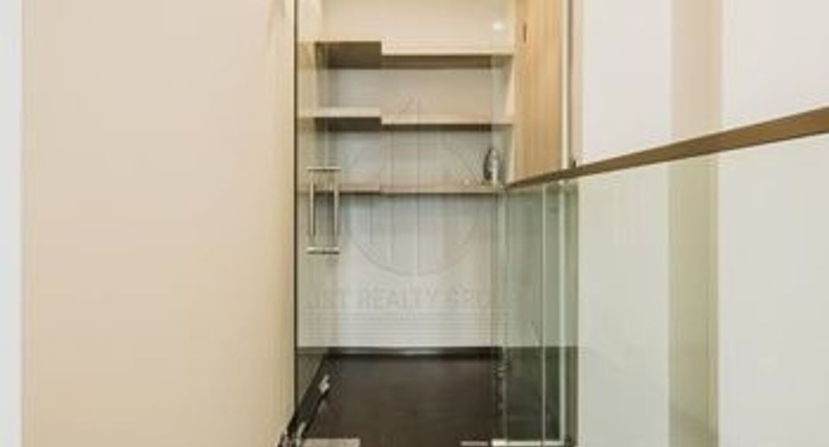 For sale 2 bedrooms condo in Khlong Toei, Bangkok