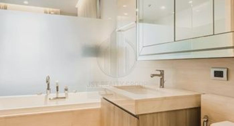 For sale 2 bedrooms condo in Khlong Toei, Bangkok