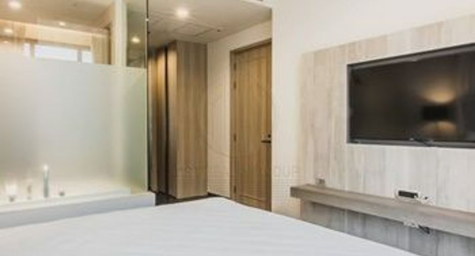For sale 2 bedrooms condo in Khlong Toei, Bangkok