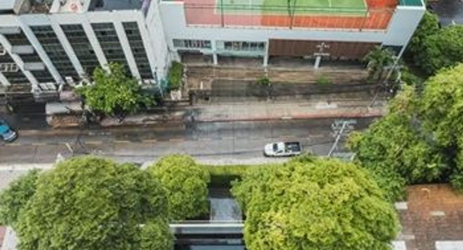 For sale 2 bedrooms condo in Khlong Toei, Bangkok