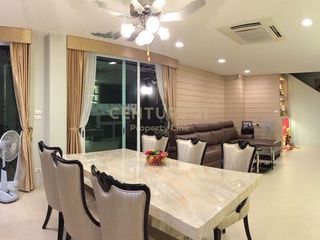For rent and for sale 3 bed house in Phaya Thai, Bangkok