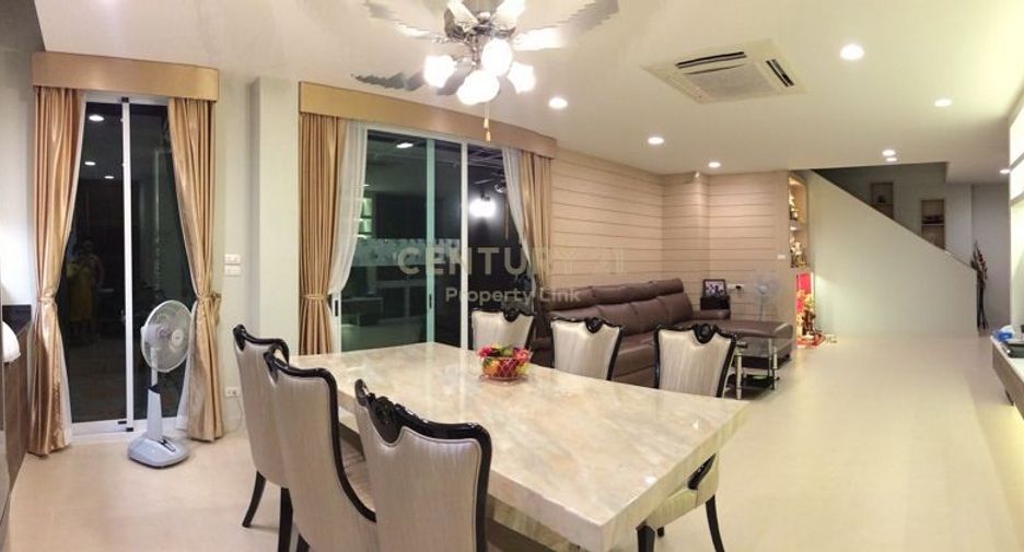 For rent そして for sale 3 Beds house in Phaya Thai, Bangkok