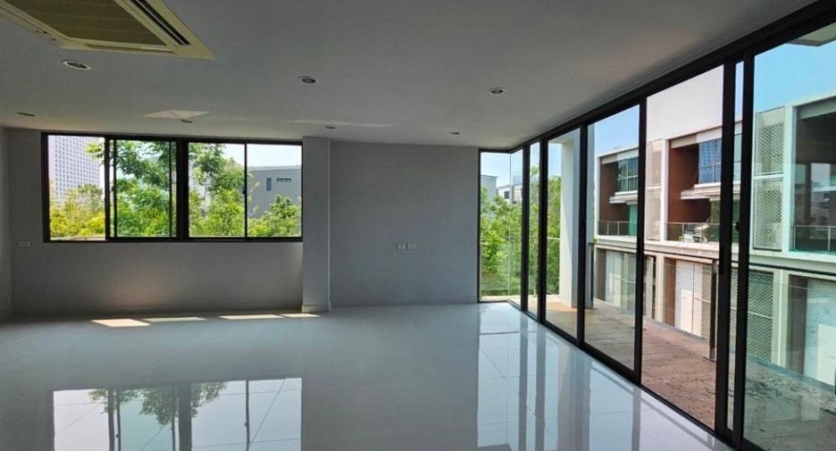 For rent そして for sale 7 Beds townhouse in Yan Nawa, Bangkok