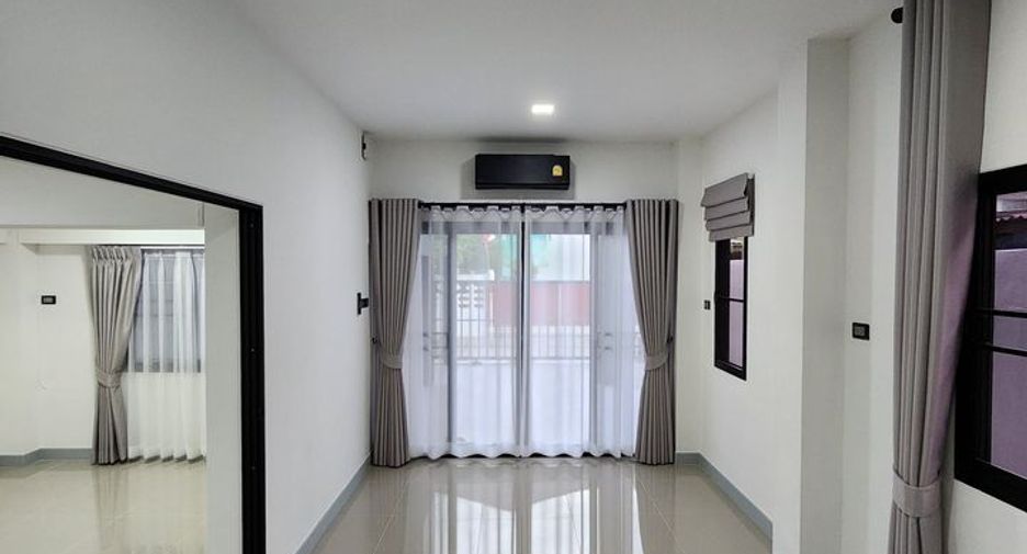 For rent 4 bed house in Mueang Samut Prakan, Samut Prakan
