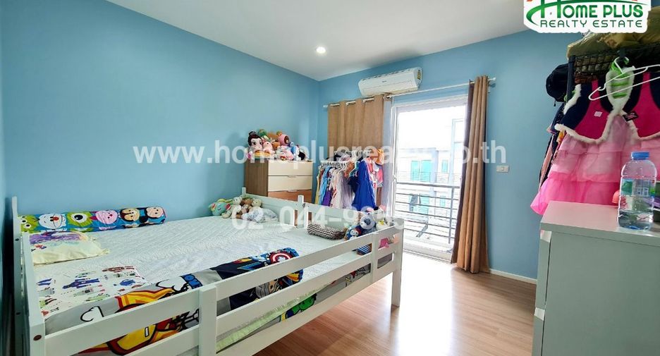 For sale 3 bedrooms townhouse in Prawet, Bangkok
