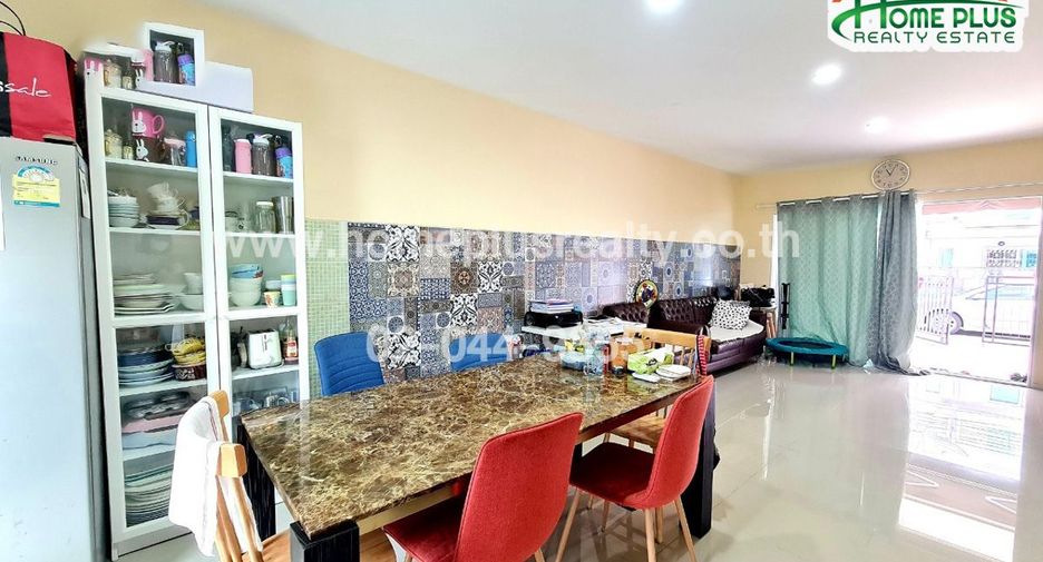 For sale 3 bedrooms townhouse in Prawet, Bangkok