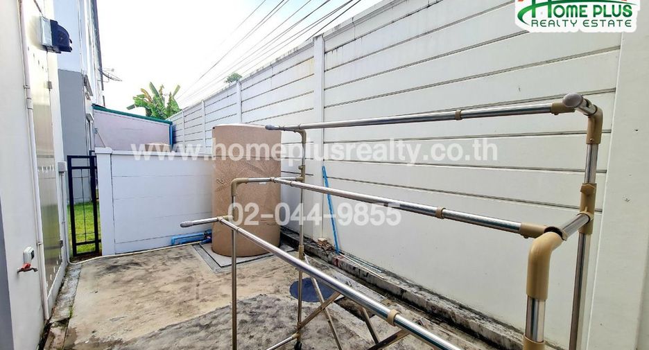 For sale 3 bedrooms townhouse in Prawet, Bangkok