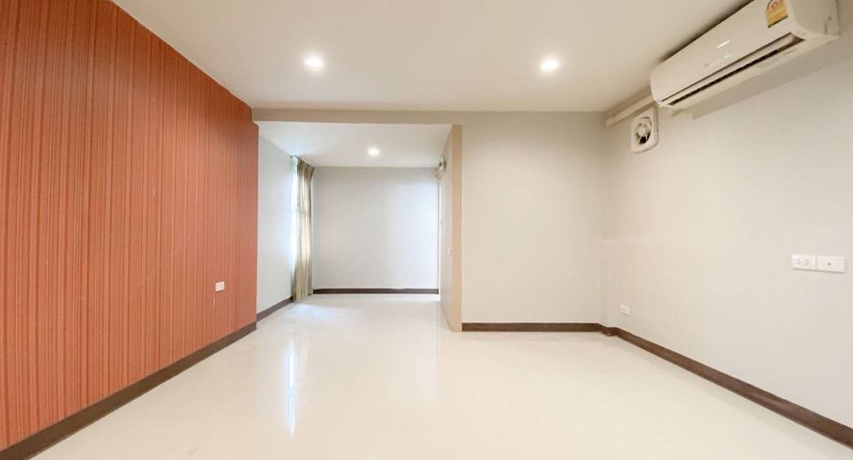For sale 3 bedrooms townhouse in Hua Hin, Prachuap Khiri Khan