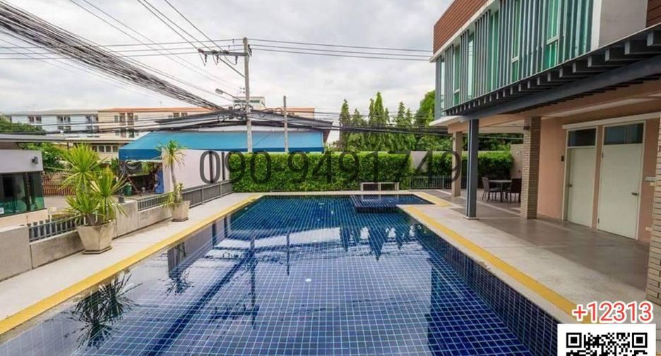 For rent 3 bedrooms townhouse in Phra Khanong, Bangkok