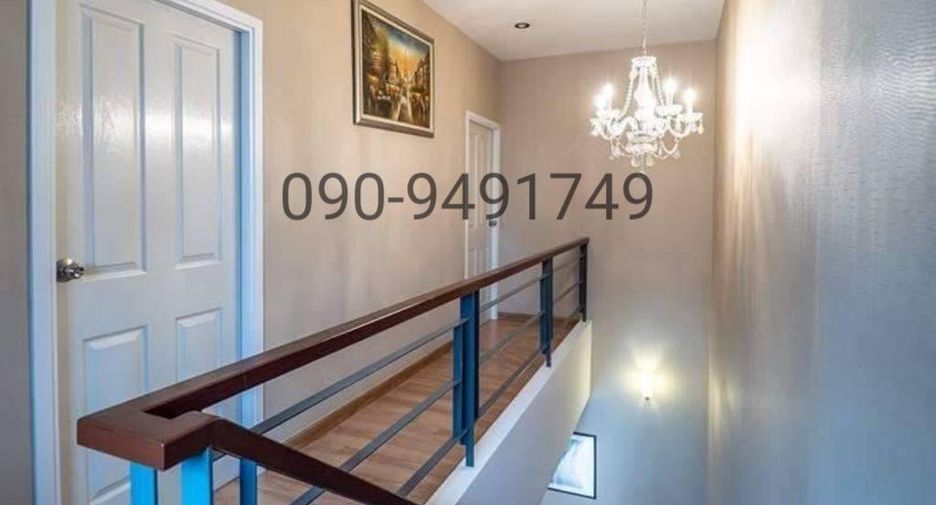 For rent 3 bedrooms townhouse in Phra Khanong, Bangkok
