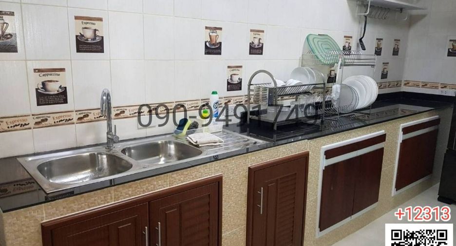 For rent 3 bedrooms townhouse in Phra Khanong, Bangkok