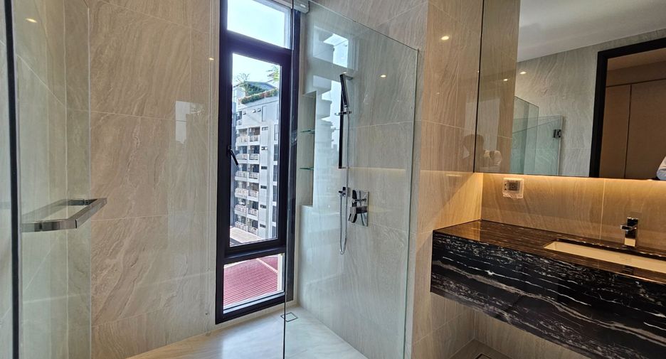 À louer 2 chambres condo à Watthana, Bangkok