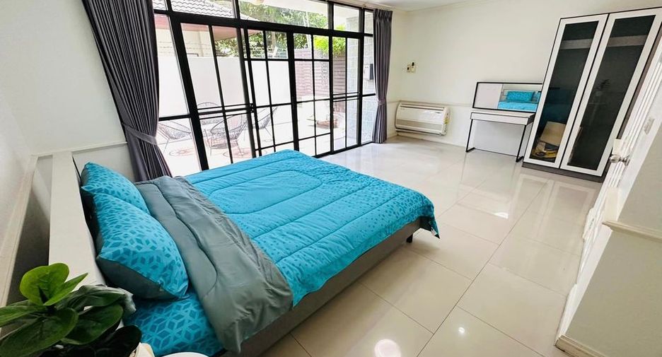 For rent そして for sale 4 Beds townhouse in Watthana, Bangkok