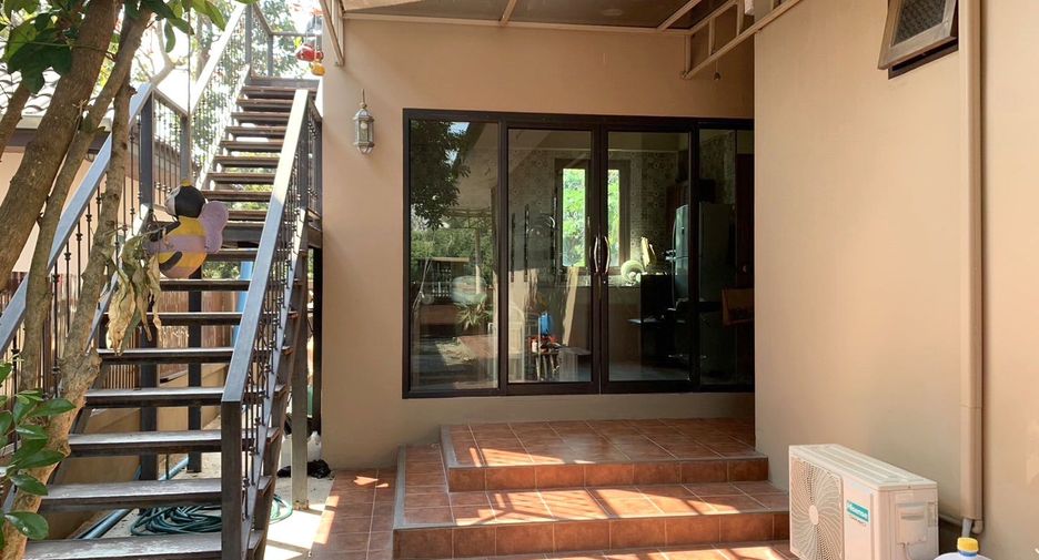 For rent and for sale 4 bedrooms villa in Saraphi, Chiang Mai