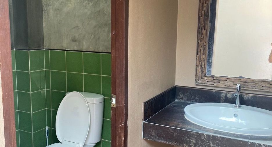 For rent and for sale 4 bedrooms villa in Saraphi, Chiang Mai
