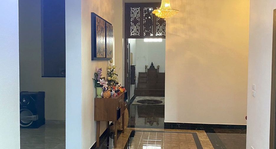 For rent and for sale 4 bedrooms villa in Saraphi, Chiang Mai