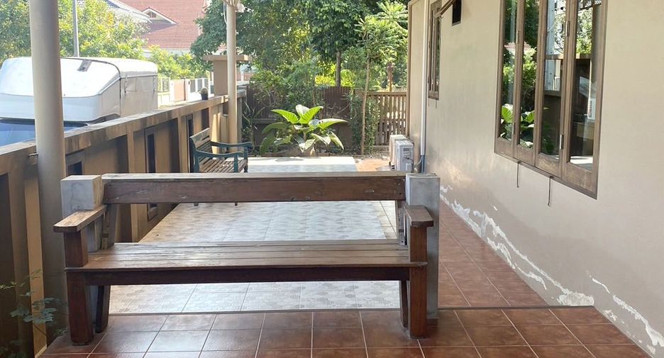 For rent and for sale 4 bedrooms villa in Saraphi, Chiang Mai