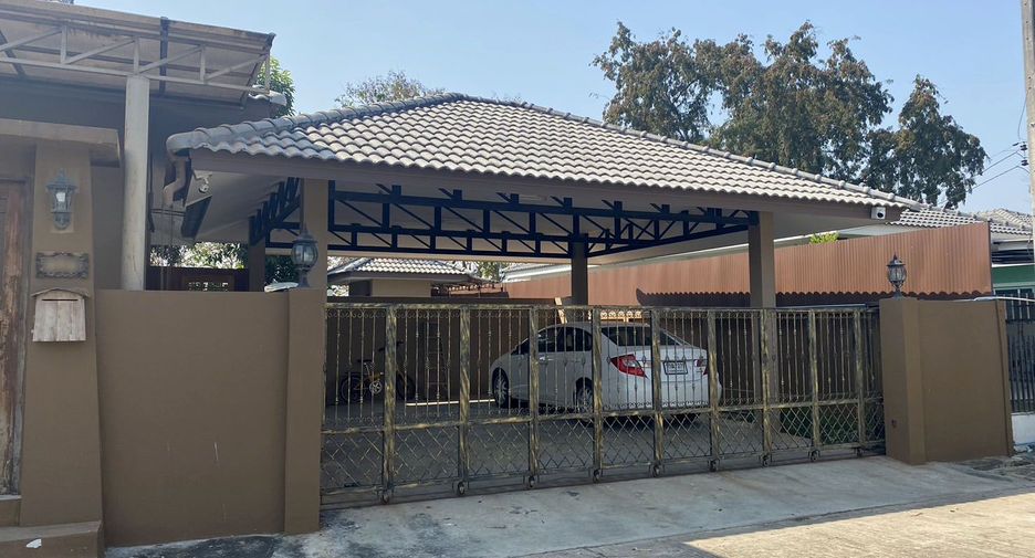 For rent and for sale 4 bedrooms villa in Saraphi, Chiang Mai