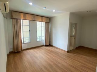 For rent 5 Beds townhouse in Chatuchak, Bangkok