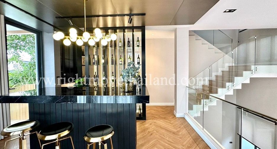 For sale 3 bedrooms townhouse in Wang Thonglang, Bangkok