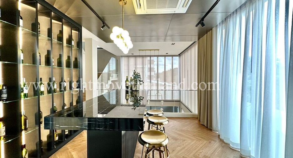 For sale 3 bedrooms townhouse in Wang Thonglang, Bangkok