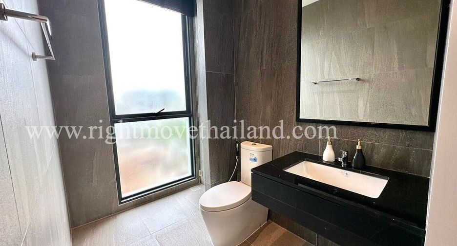 For sale 3 bedrooms townhouse in Wang Thonglang, Bangkok