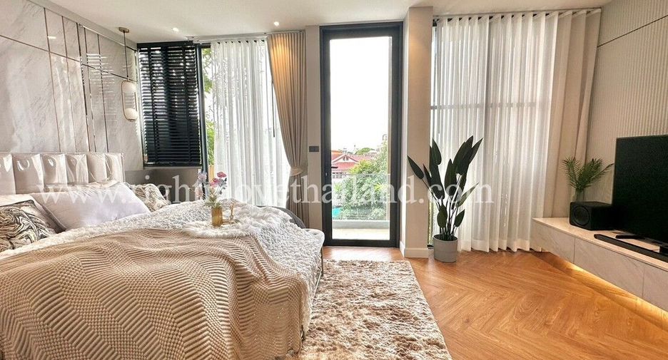 For sale 3 bedrooms townhouse in Wang Thonglang, Bangkok