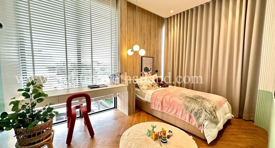 For sale 3 bedrooms townhouse in Wang Thonglang, Bangkok
