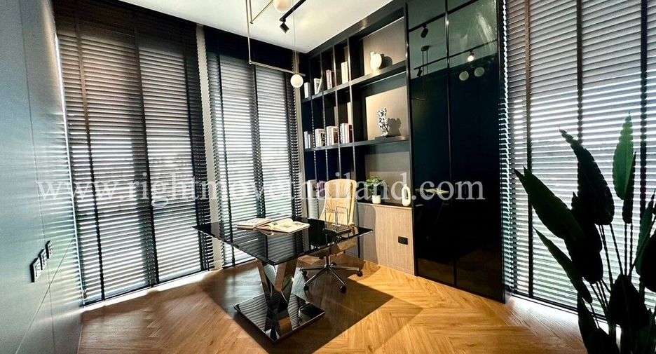 For sale 3 bedrooms townhouse in Wang Thonglang, Bangkok