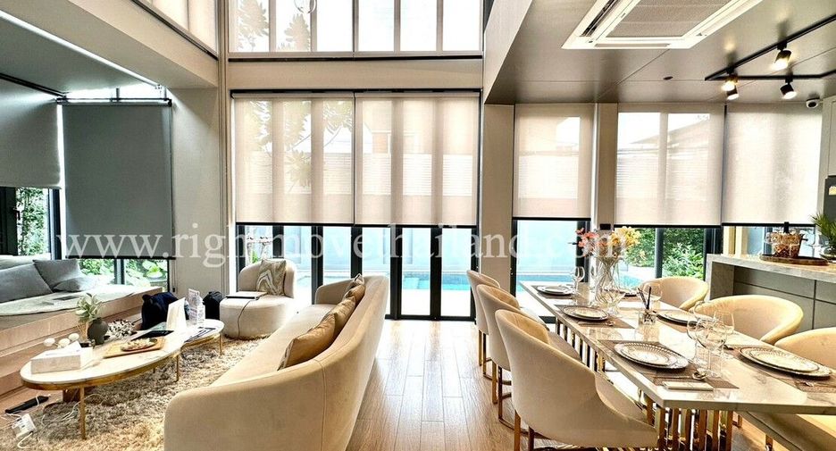 For sale 3 bedrooms townhouse in Wang Thonglang, Bangkok