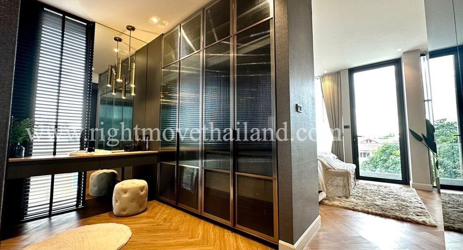 For sale 3 bedrooms townhouse in Wang Thonglang, Bangkok