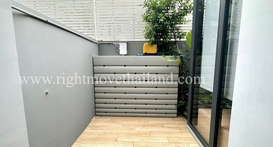 For sale 3 bedrooms townhouse in Wang Thonglang, Bangkok