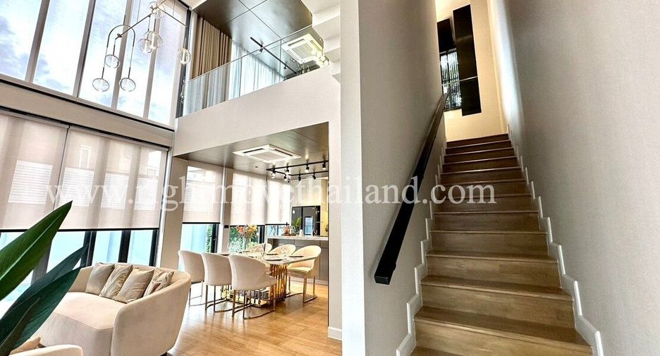 For sale 3 bedrooms townhouse in Wang Thonglang, Bangkok