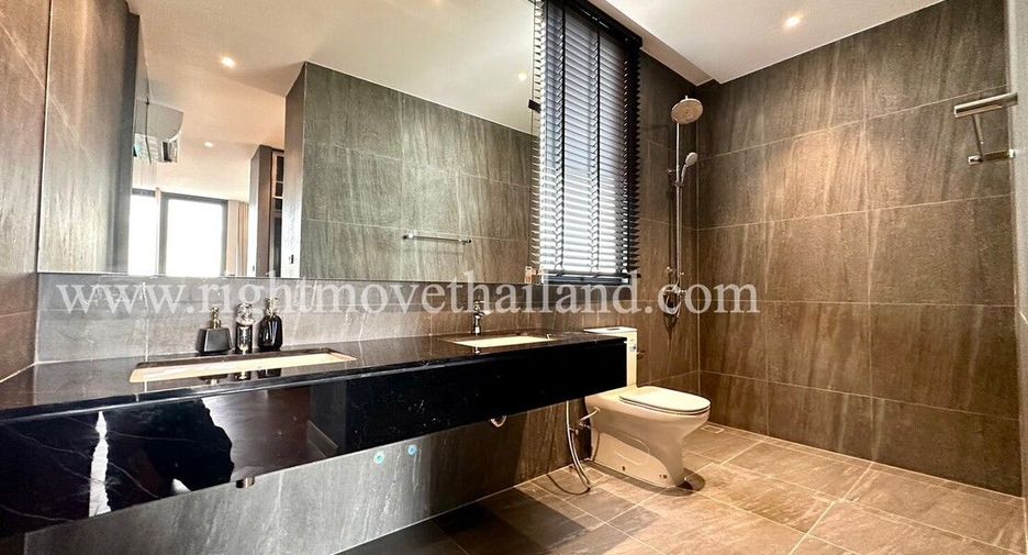 For sale 3 bedrooms townhouse in Wang Thonglang, Bangkok