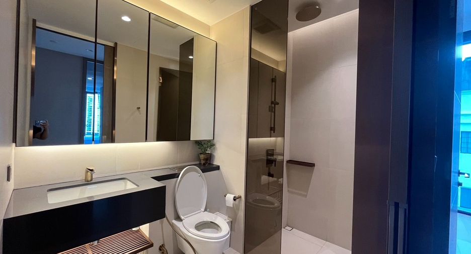 For rent 2 bedrooms condo in Khlong Toei, Bangkok