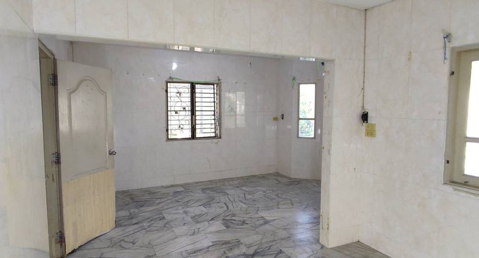 Reihenhaus zum Kauf mit 2 Zimmer in Bang Khun Thian, Bangkok