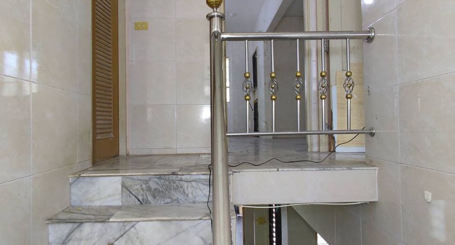 Reihenhaus zum Kauf mit 2 Zimmer in Bang Khun Thian, Bangkok