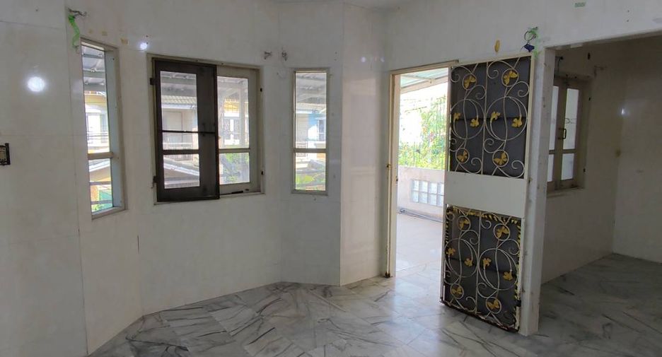 Reihenhaus zum Kauf mit 2 Zimmer in Bang Khun Thian, Bangkok