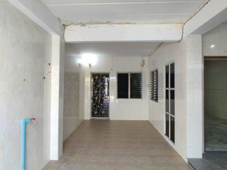 Casa adosada en venta de 2 habitaciones en Bang Khun Thian, Bangkok