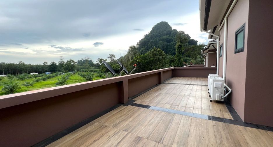 For rent 4 bedrooms villa in Mueang Krabi, Krabi