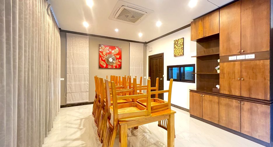 For rent 4 bedrooms villa in Mueang Krabi, Krabi