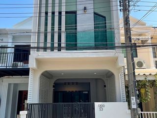 For sale 2 Beds townhouse in Khlong Toei, Bangkok