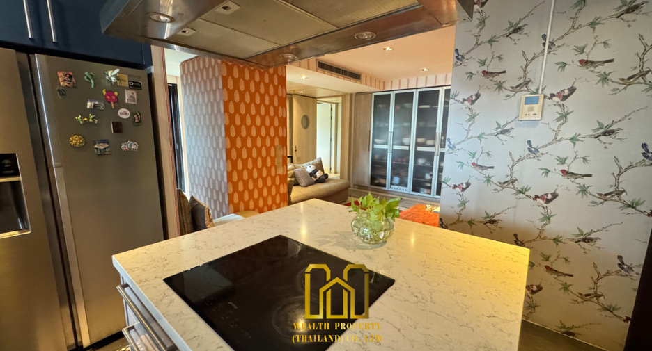 For sale 3 bedrooms condo in Yan Nawa, Bangkok
