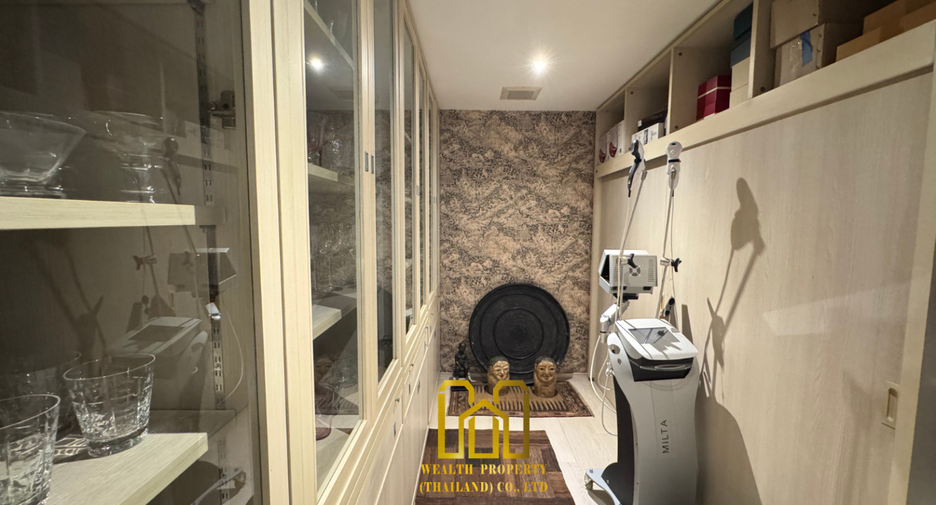 For sale 3 bedrooms condo in Yan Nawa, Bangkok