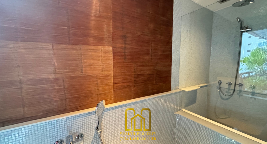 For sale 3 bedrooms condo in Yan Nawa, Bangkok
