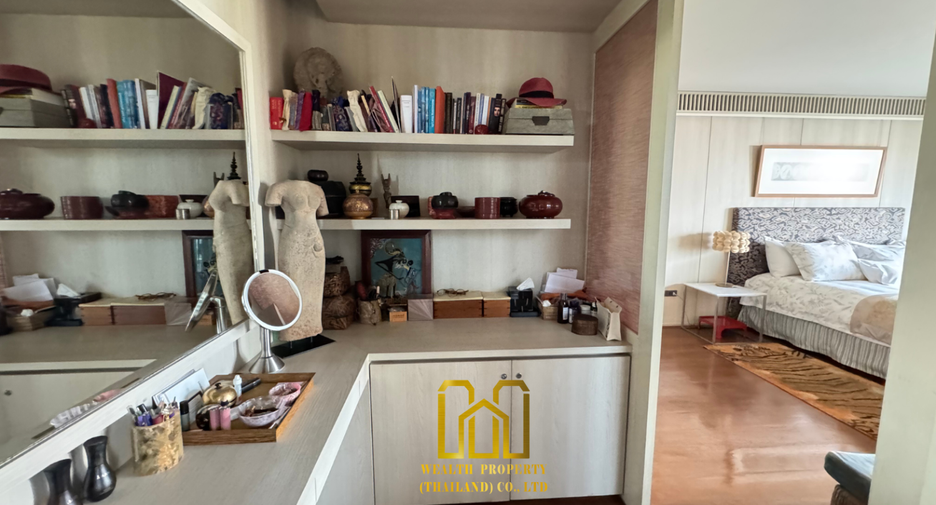 For sale 3 bedrooms condo in Yan Nawa, Bangkok